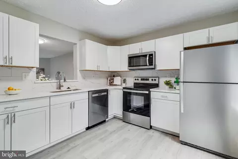 Kitchen - 47 Keepsake Pl, Waldorf, MD 20602 photo 3 of 4
