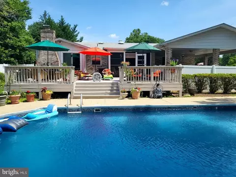 9880 Wellhouse Dr, White Plains, MD 20695