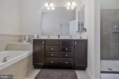 Bath - 3545 Pipestone Pl, Waldorf, MD 20601 photo 3 of 4