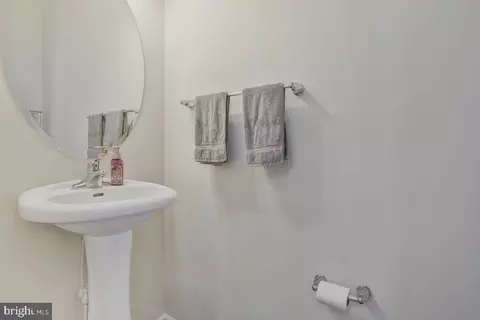 Bath - 3545 Pipestone Pl, Waldorf, MD 20601 photo 2 of 4