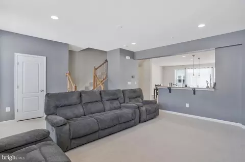 Living - 3545 Pipestone Pl, Waldorf, MD 20601 photo 4 of 4