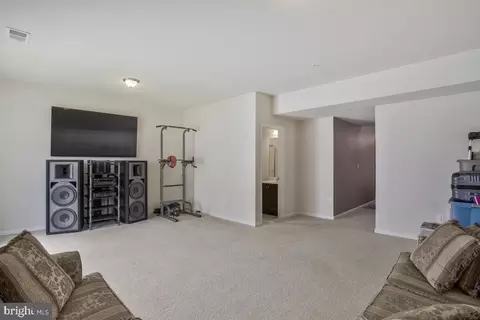 Living - 3545 Pipestone Pl, Waldorf, MD 20601 photo 2 of 4