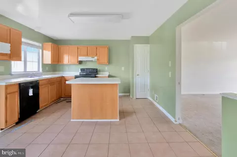 Kitchen - 2962 E Pintail Pl, Waldorf, MD 20603 photo 2 of 2