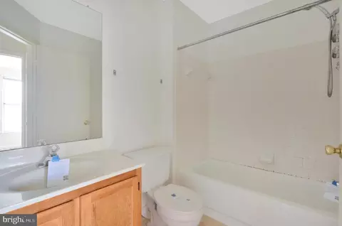 Bath - 2962 E Pintail Pl, Waldorf, MD 20603 photo 3 of 6
