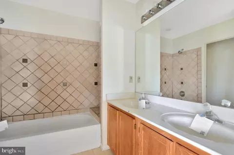 Bath - 2962 E Pintail Pl, Waldorf, MD 20603 photo 2 of 6