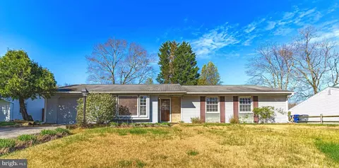 2526 Lisa Dr, Waldorf, MD 20601