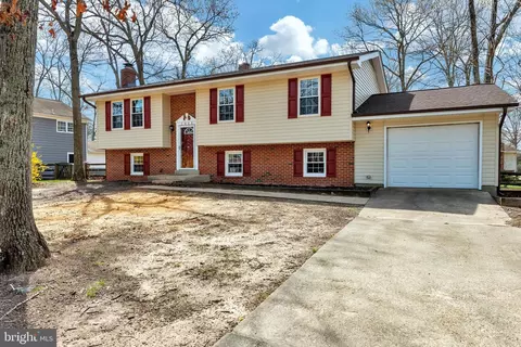 1025 Bannister Cir, Waldorf, MD 20602