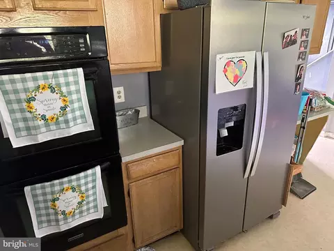 Kitchen - 15975 Meandering Dr, Brandywine, MD 20613 photo 2 of 4