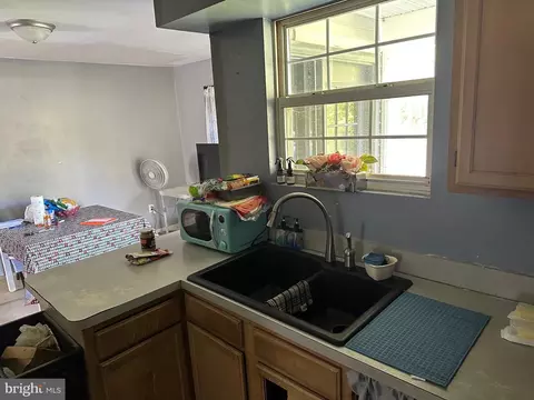 Kitchen - 15975 Meandering Dr, Brandywine, MD 20613 photo 3 of 4