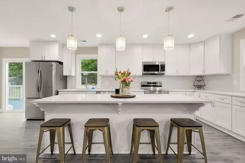 7625 Billingsley Rd, White Plains, MD 20695