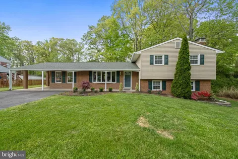 9286 Rollingwood Dr, Pomfret, MD 20675