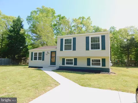 1038 Saint Pauls Dr, Waldorf, MD 20602