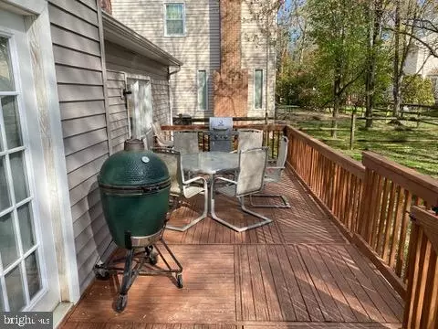 Exterior - 5501 Flounder Ct E, Waldorf, MD 20603 photo 8 of 10