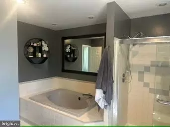 Bath - 5501 Flounder Ct E, Waldorf, MD 20603 photo 4 of 8