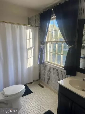 Bath - 5501 Flounder Ct E, Waldorf, MD 20603 photo 7 of 8
