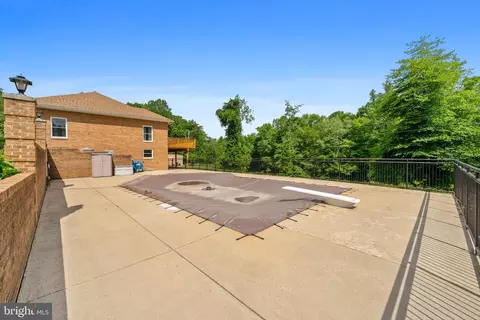 Exterior - 2715 B Mcdaniel Rd, Waldorf, MD 20603 photo 11 of 21