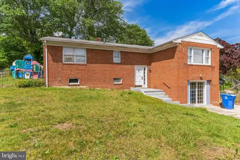700 E Charles St, La Plata, MD 20646