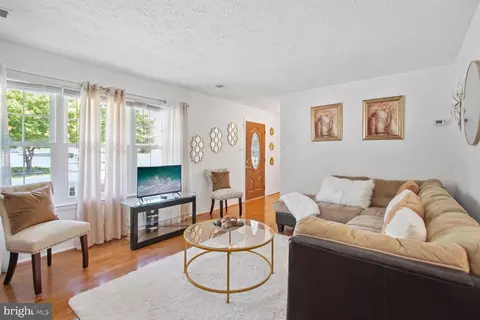 Living - 11571 Lantern Ln, Waldorf, MD 20601 photo 1 of 3