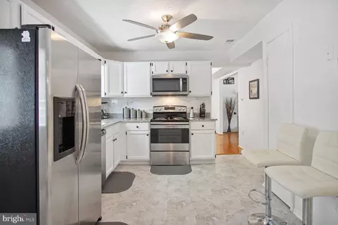Kitchen - 11571 Lantern Ln, Waldorf, MD 20601 photo 3 of 4