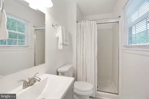 Bath - 11571 Lantern Ln, Waldorf, MD 20601 photo 3 of 5