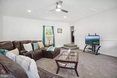 Living - 11571 Lantern Ln, Waldorf, MD 20601 photo 2 of 3
