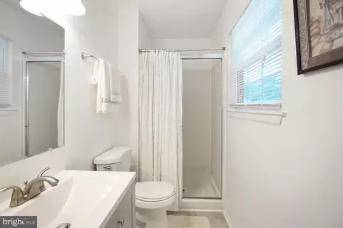 Bath - 11571 Lantern Ln, Waldorf, MD 20601 photo 5 of 5