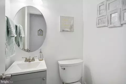 Bath - 11571 Lantern Ln, Waldorf, MD 20601 photo 1 of 5