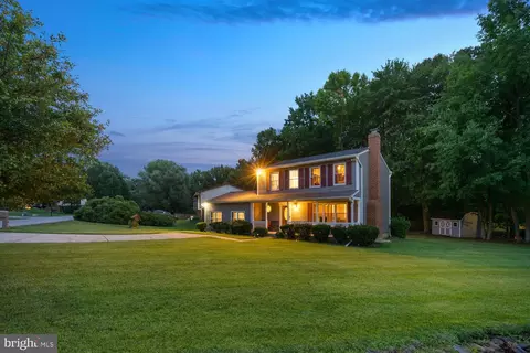 Exterior - 11571 Lantern Ln, Waldorf, MD 20601 photo 2 of 15