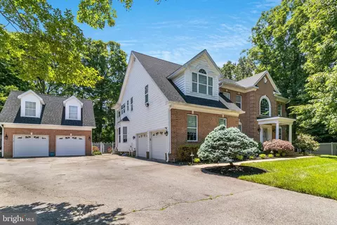 8966 Cottongrass St, Waldorf, MD 20603