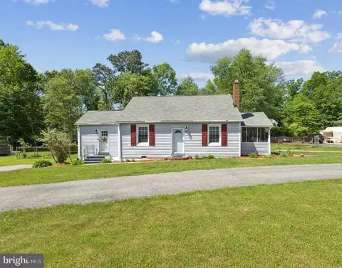 106 W Hawthorne Dr, La Plata, MD 20646