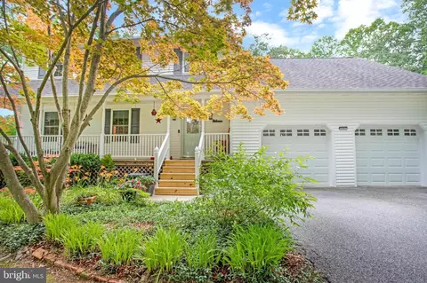 17541 Teagues Point Rd, Hughesville, MD 20637