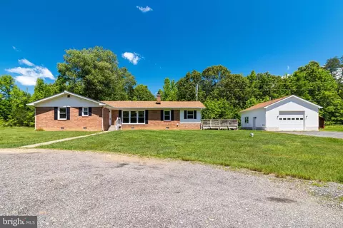 6215 Home Pl, La Plata, MD 20646