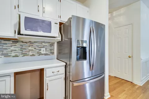 Kitchen - 11702 Wollaston Cir, Swan Point, MD 20645 photo 4 of 6