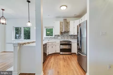 Kitchen - 11702 Wollaston Cir, Swan Point, MD 20645 photo 5 of 6
