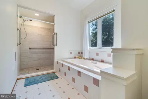 Bath - 11702 Wollaston Cir, Swan Point, MD 20645 photo 2 of 4