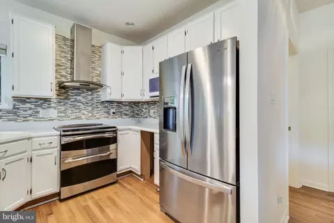 Kitchen - 11702 Wollaston Cir, Swan Point, MD 20645 photo 3 of 6