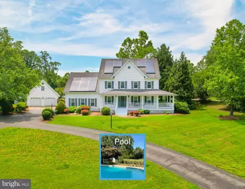 13 Quailwood Pkwy, La Plata, MD 20646