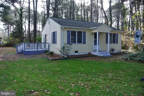 13435 Main Ave, Cobb Island, MD 20625