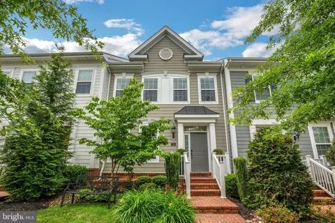 56 Derby Dr, La Plata, MD 20646