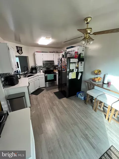 Kitchen - 11203 C Barnswallow Pl, Waldorf, MD 20603 photo 2 of 2