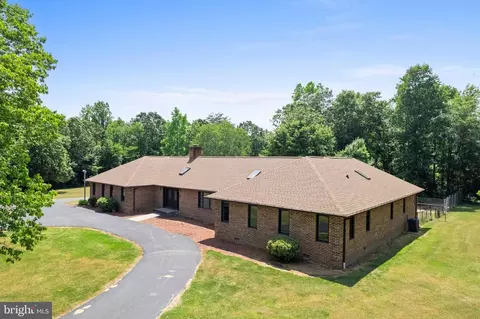 7289 Deborah Pl, Hughesville, MD 20637