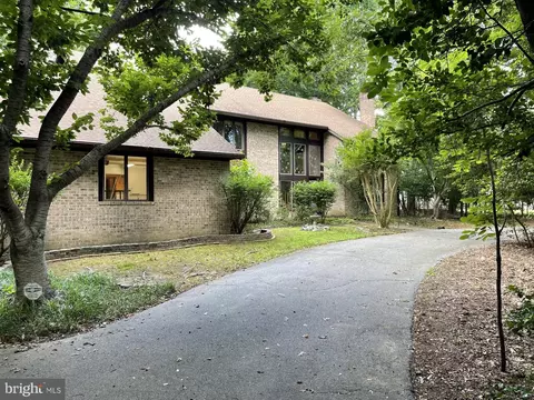 6140 Kerrick Dr, La Plata, MD 20646