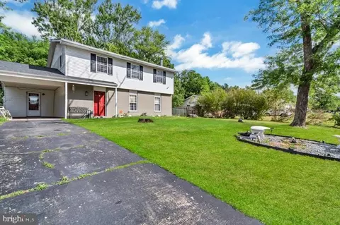 702 University Dr, Waldorf, MD 20602