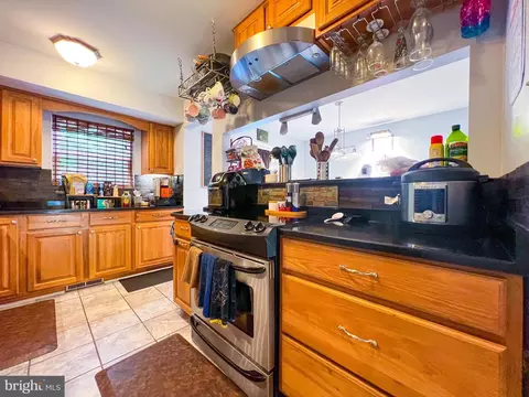 Kitchen - 2000 All Hallows Ct, Waldorf, MD 20602 photo 8 of 9