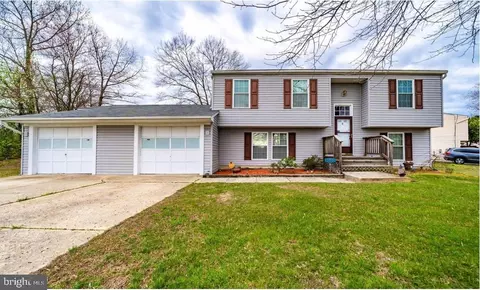 2000 All Hallows Ct, Waldorf, MD 20602