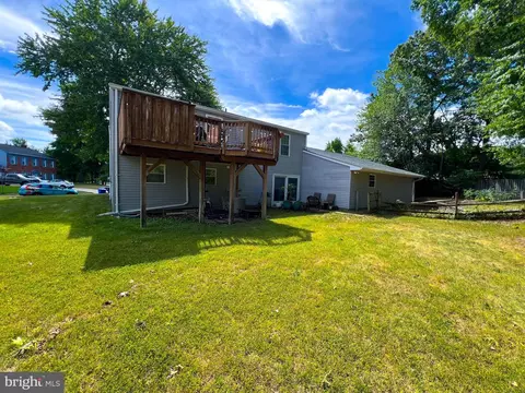 Exterior - 2000 All Hallows Ct, Waldorf, MD 20602 photo 7 of 9