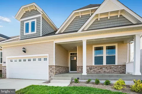 5401 Canyonlands St, White Plains, MD 20695