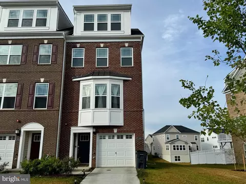 11702 Emily Dickinson Pl, White Plains, MD 20695