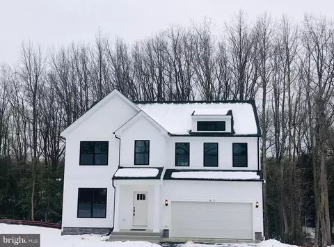 14175 Robey Dr, Hughesville, MD 20637