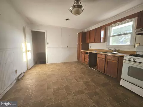 Kitchen - 7255 Benedict Ave, Benedict, MD 20612 photo 1 of 1